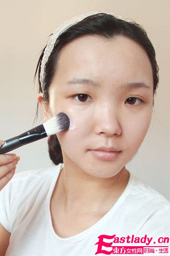 单眼皮女生亲自打造夏日清新眼妆