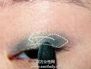 眼线笔+眼影轻松拥有迷人眼神