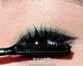 眼线笔+眼影轻松拥有迷人眼神