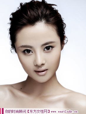 乳液白领女女士不可缺少的化妆品