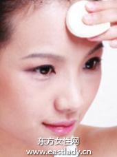 固体粉底打造肌肤爽滑质感