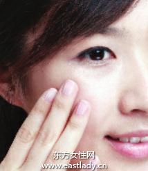 亚光质感化妆品遮盖泛红肌肤