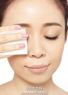 眼部卸妆三步骤