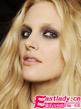 少女烟熏妆 性感魅惑的青春