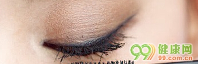 冬季的迷人魅惑眼妆步骤图解