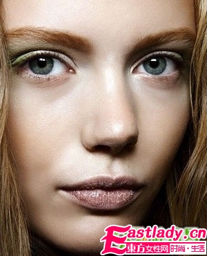 粗眉当道 自然清新邻家女