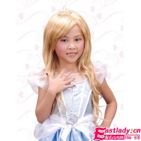 5岁女孩迷上化妆 家长很纠结