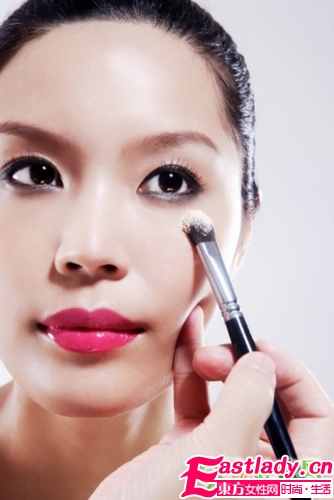 缺陷眼睛的眼妆画法