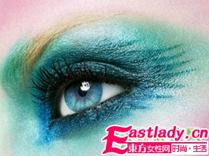 如何打造绿色烟熏妆