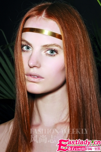 流行甜美 焦糖发色搭蜜粉妆