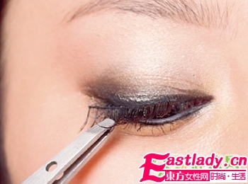 冬季的迷人魅惑眼妆步骤图解