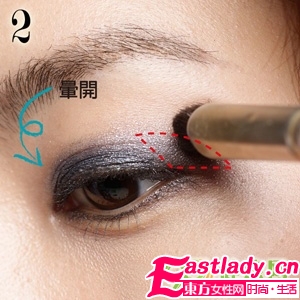 完美烟熏妆 云朵般干净轻柔