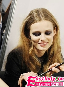 少女烟熏妆 性感魅惑的青春