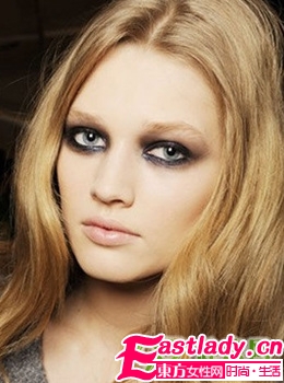 少女烟熏妆 性感魅惑的青春