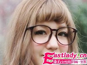 学街拍女生春日浪漫水润裸装