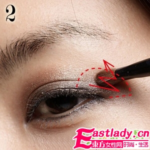 完美烟熏妆 云朵般干净轻柔