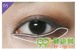 画韩国烟熏妆的步骤图解
