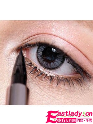 清纯派烟熏妆的画法