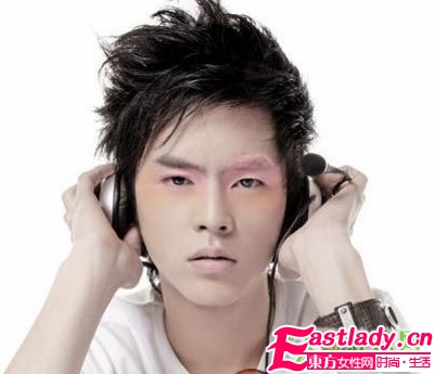 死也不承认化妆 英国男人会虚伪