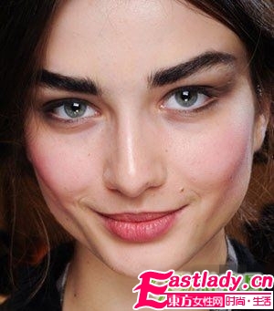 粗眉当道 自然清新邻家女