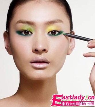 缺陷眼睛的眼妆画法