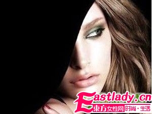 如何大胆攻略迷人烟熏妆