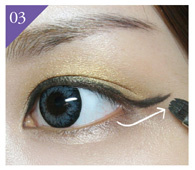 画韩国猫眼妆的详细步骤