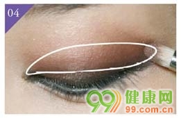 画韩国烟熏妆的步骤图解