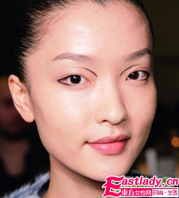 另类风格眼线画法