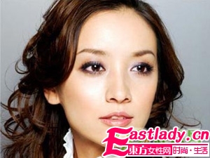 如何妆容能有效掩饰泡泡眼