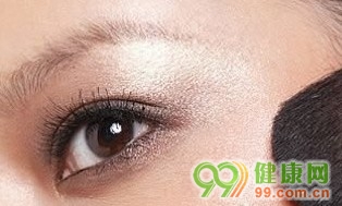 打造亚洲女人的完美烟熏妆