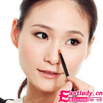 鼻子怎么化妆更高挺 5步技巧