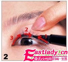 画眼线方法 令双眼又圆又大
