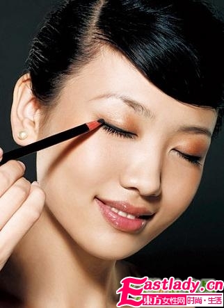 单眼皮眼妆化妆技巧问答