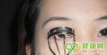 黄脸婆巧妙妆容变身美丽轻熟女