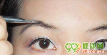 黄脸婆巧妙妆容变身美丽轻熟女