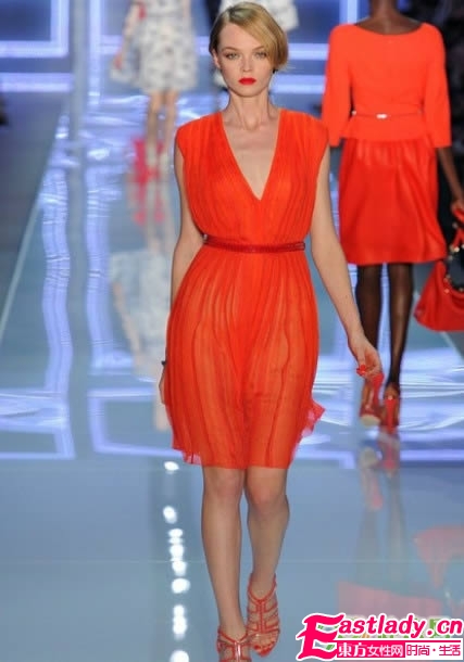 时装周上的烈焰红唇