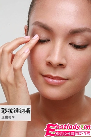 懒美人最爱的单色眼影立体画法