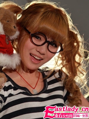  四眼妹 也可以电力十足