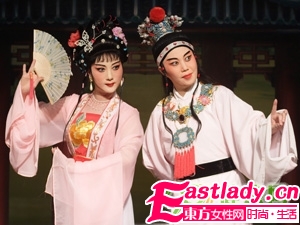 如何化色彩丰富的戏剧舞台妆