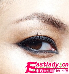 性感烟熏眼妆的技巧步骤图解
