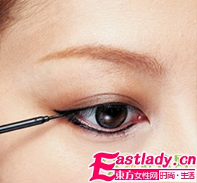 让你小眼变大眼眼线画法