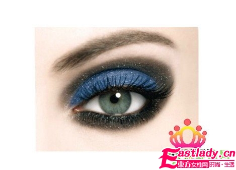 蓝色妆容大解密 做个迷人 蓝精灵