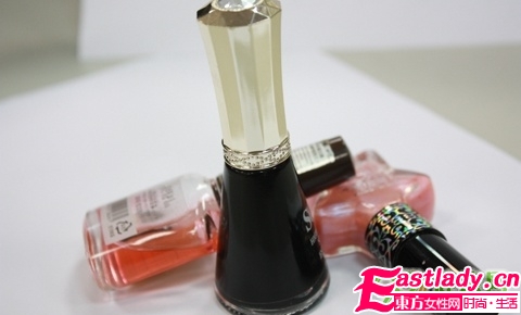 时尚爆裂美甲正流行 美甲步骤