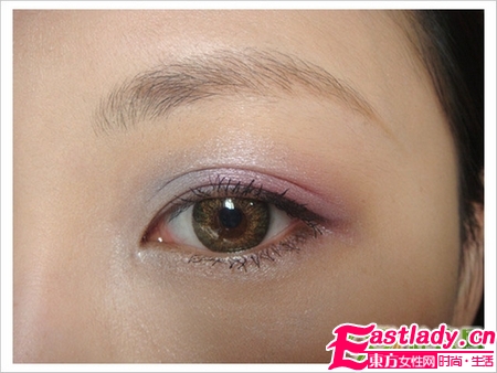 粉紫浪漫眼妆画法步骤