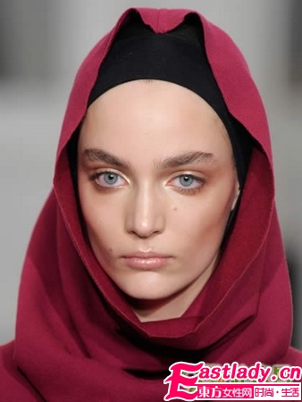 2011秋冬T台最热金色妆容