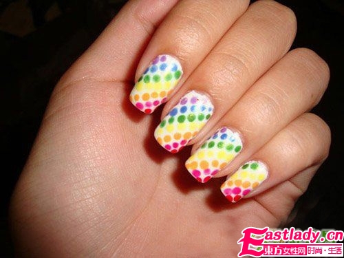 复古波点美甲图案