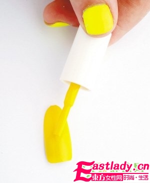 教你DIY夏日绚丽花色指甲