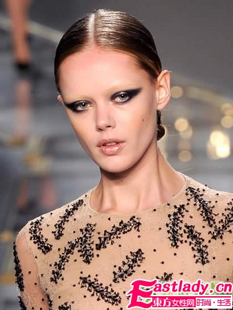 2011秋冬T台最热金色妆容