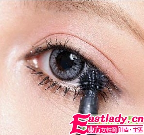 深邃媚眼 烟熏妆打造步骤图解